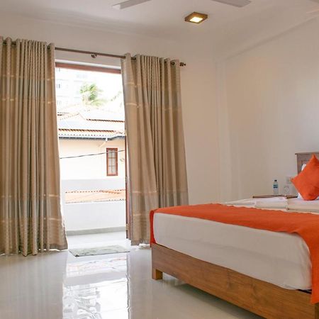 Отель Lavinia Escapes Дехивала-Маунт-Лавиния Экстерьер фото